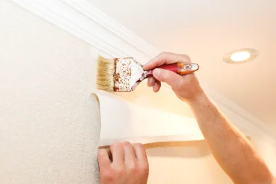 Pose de papier peint à Grabels — revêtements muraux et toiles de verre